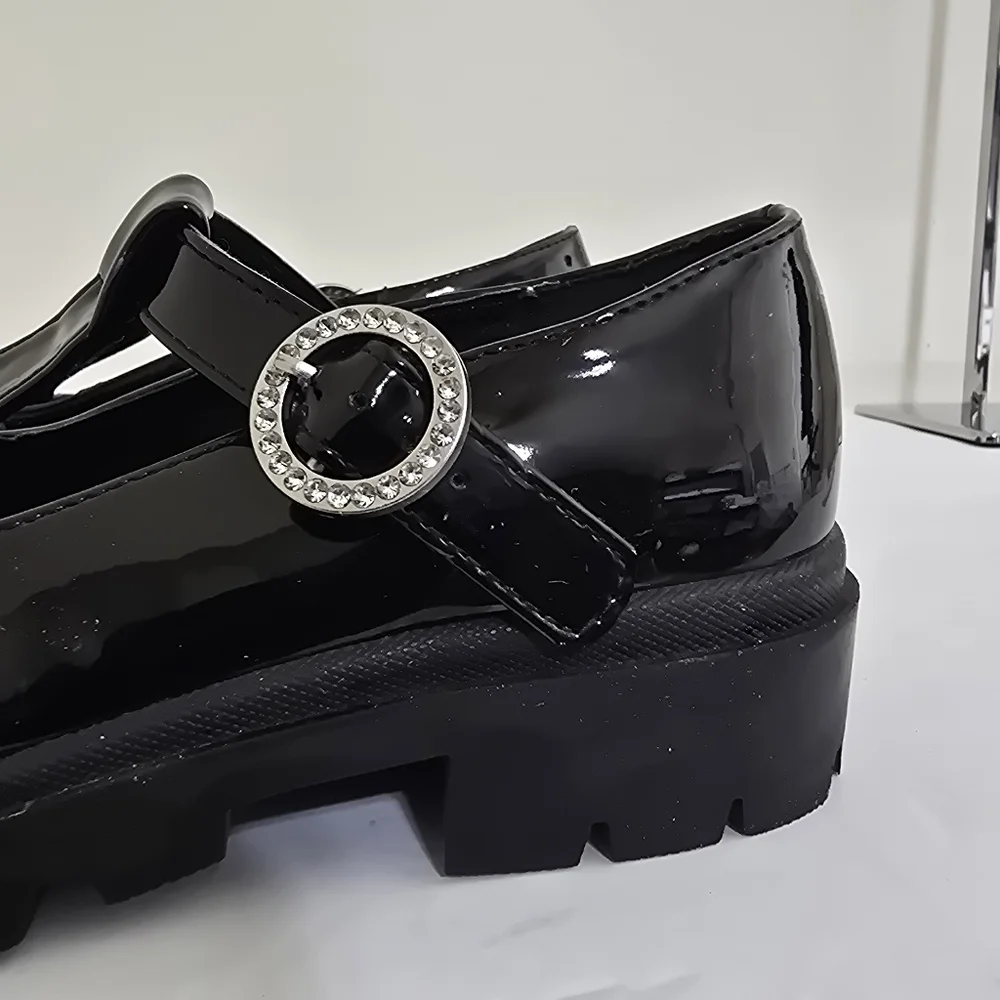 STEVE MADDEN girl's size 4 Lug T Strap Buckle‎ Mary Jane Shoes Black Patent